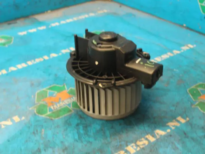 Heating and ventilation fan motor Toyota Yaris Verso