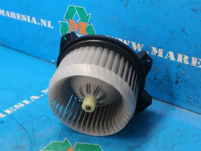 Heating and ventilation fan motor Toyota Yaris