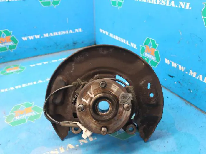 Fusee links-voor Toyota Yaris