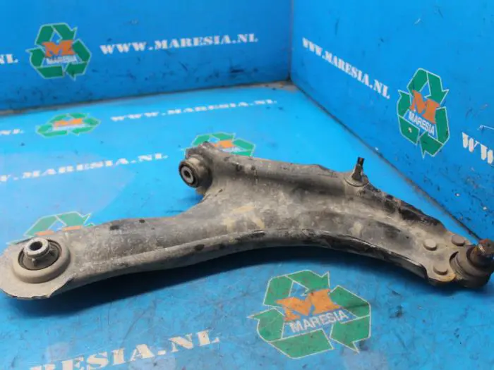 Front lower wishbone, right Renault Kangoo