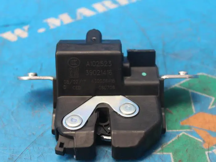 Tailgate lock mechanism Opel Astra