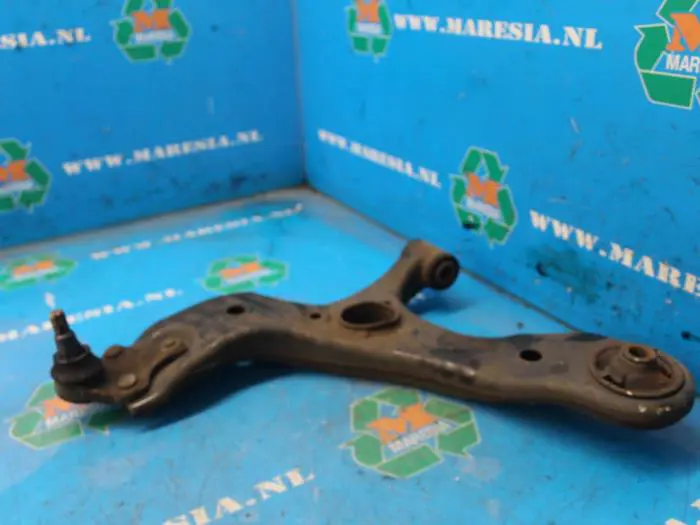 Front lower wishbone, left Toyota Verso