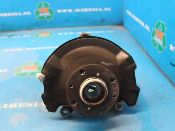 Knuckle, front right Opel Agila