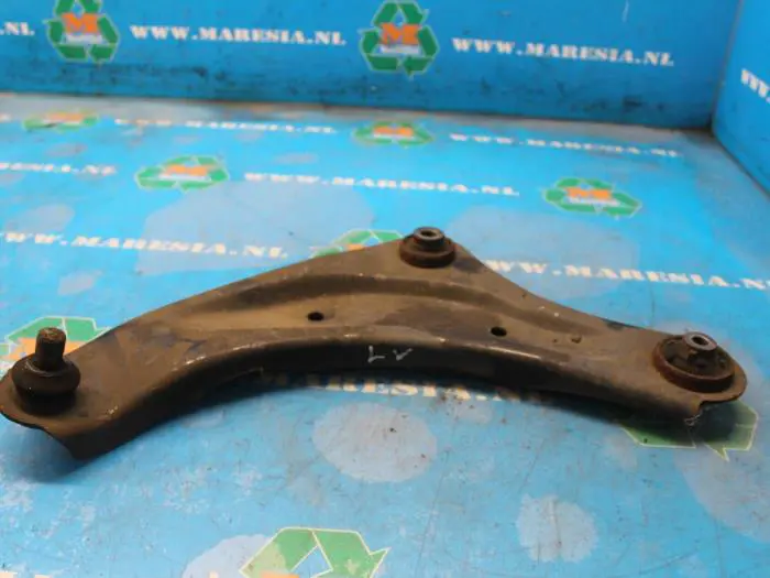 Front lower wishbone, left Nissan Juke