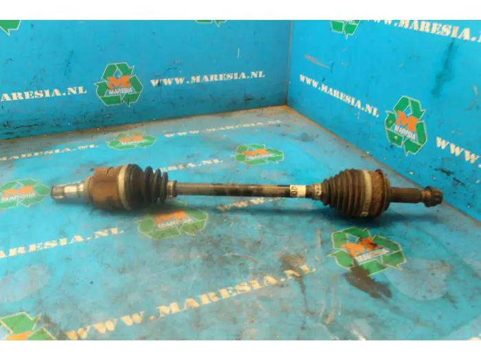 Front drive shaft, left Toyota Yaris