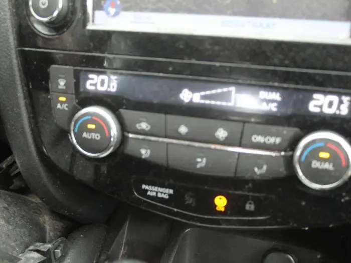 Heater control panel Nissan Qashqai