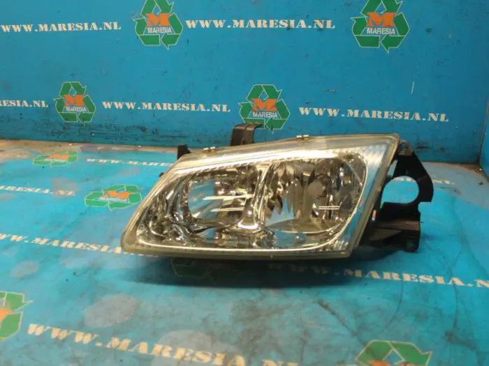 Koplamp links Nissan Almera