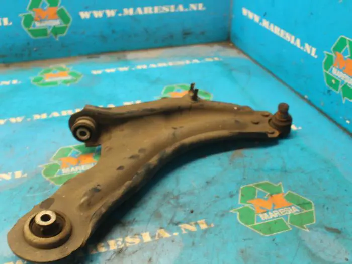 Front lower wishbone, right Renault Kangoo