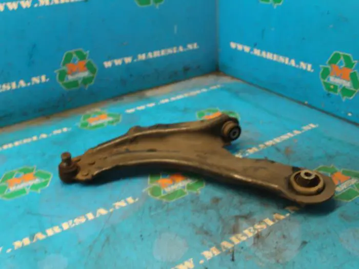 Front lower wishbone, left Renault Kangoo