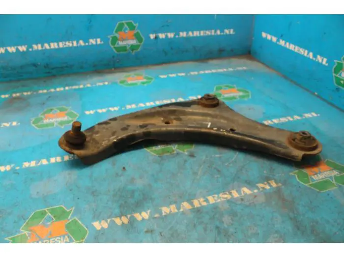 Front lower wishbone, left Nissan Juke