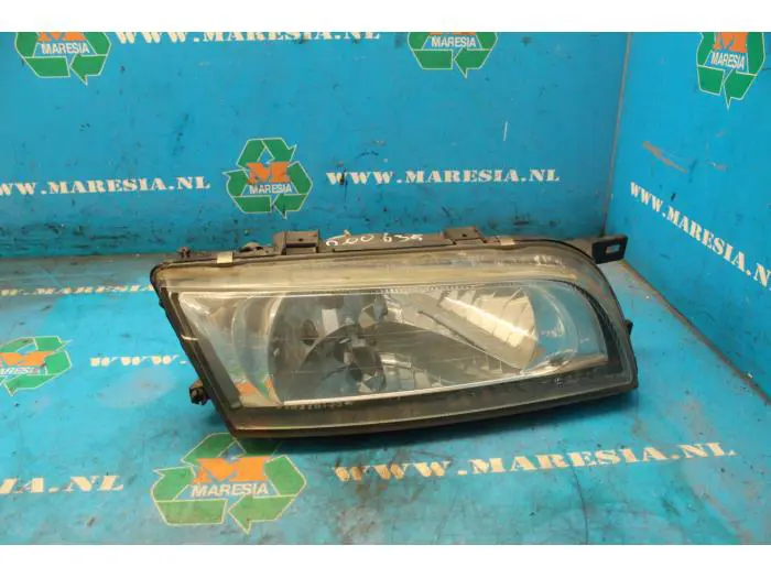 Headlight, right Nissan Almera