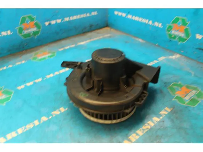 Heating and ventilation fan motor Volkswagen Fox