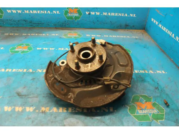 Fusee links-voor Toyota Yaris