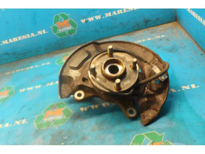 Fusee links-voor Toyota Yaris