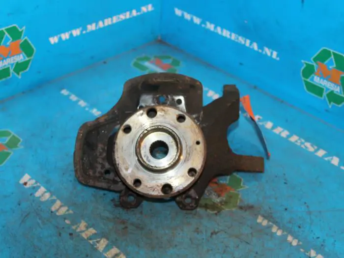 Knuckle, front right Opel Corsa