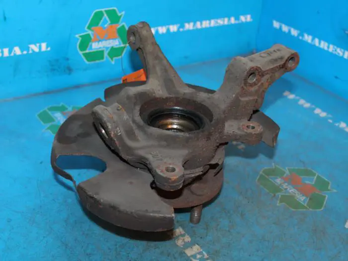 Knuckle, front left Nissan Sunny