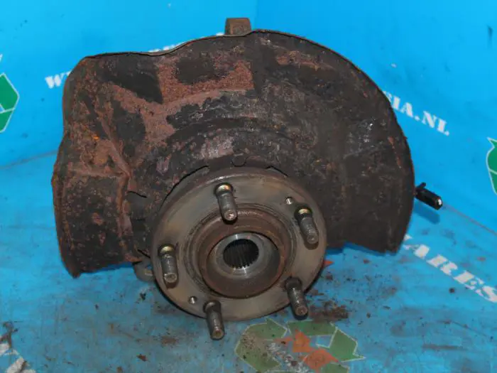 Knuckle, front right Hyundai Trajet