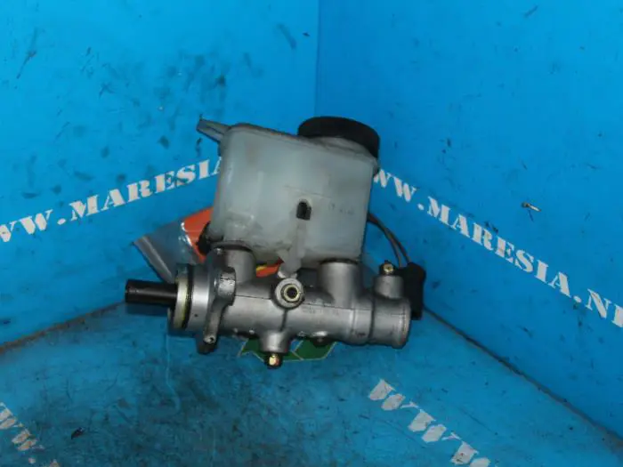 Master cylinder Mazda 323