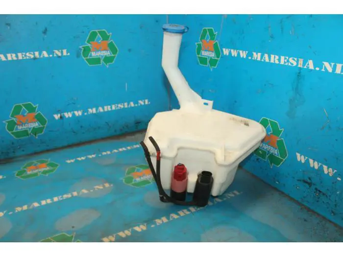 Front windscreen washer reservoir Toyota Yaris