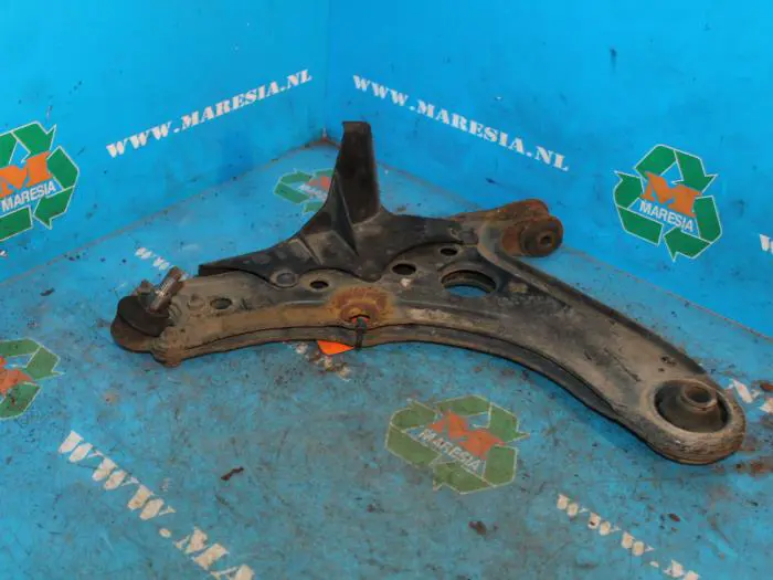 Front lower wishbone, left Seat Arosa