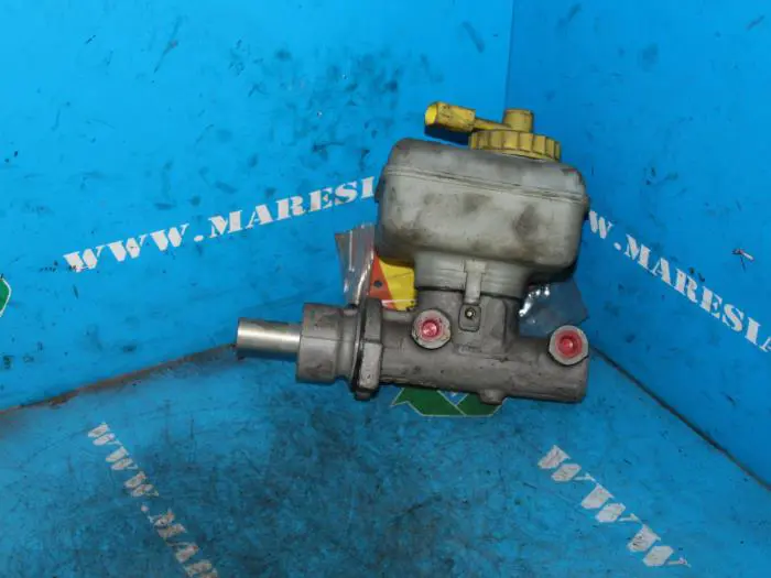 Master cylinder Volkswagen Golf