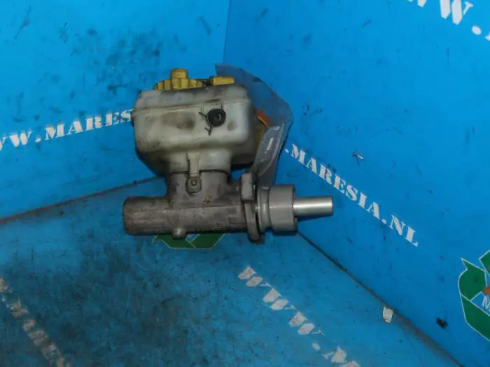 Master cylinder Volkswagen Golf