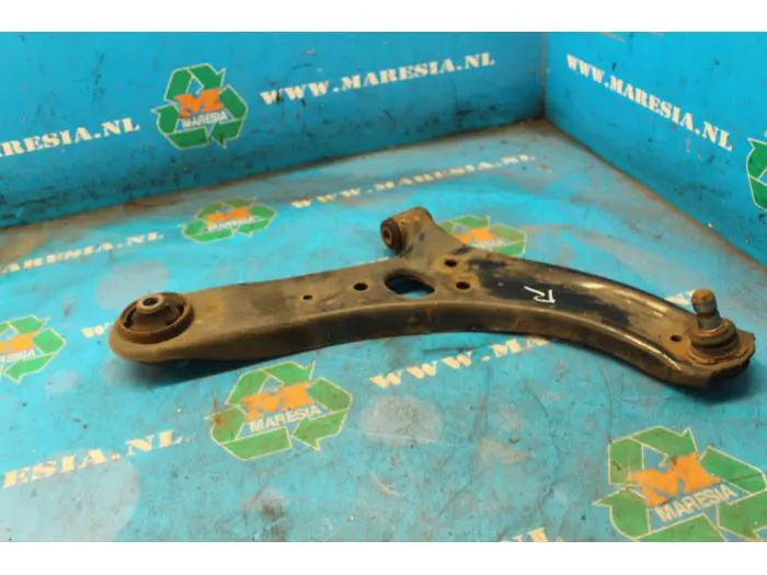 Front lower wishbone, right Kia Rio