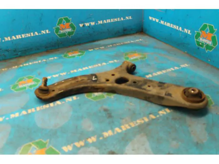 Front lower wishbone, left Kia Rio