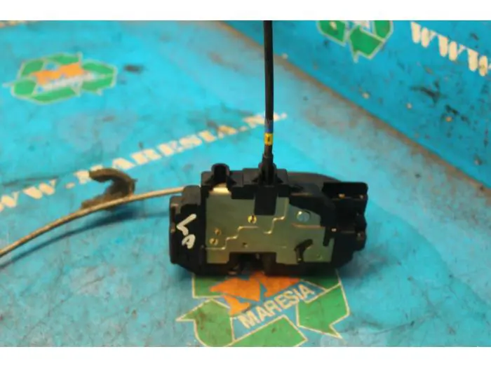 Rear door lock mechanism 4-door, left Nissan Note