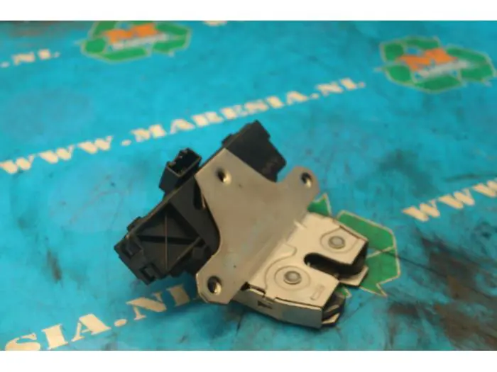 Boot lid lock mechanism Ford Focus