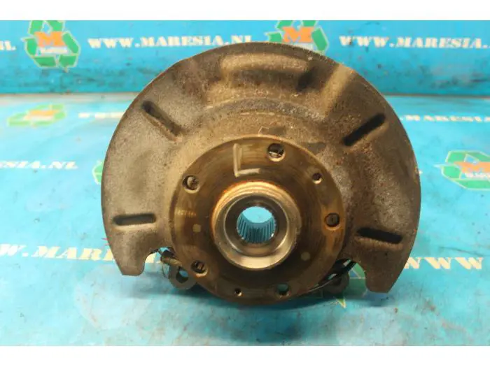 Fusee links-voor Suzuki SX-4