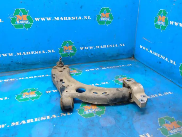 Front lower wishbone, right Volkswagen Passat