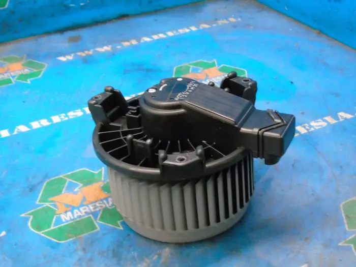 Heating and ventilation fan motor Toyota Yaris