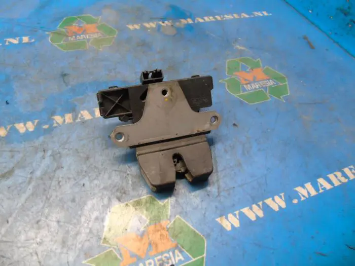 Tailgate lock mechanism Ford Focus