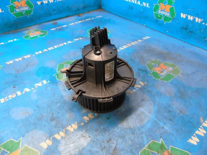 Heating and ventilation fan motor Opel Zafira