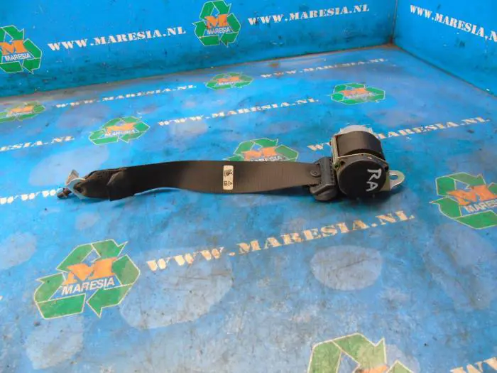 Rear seatbelt, right Mazda 2.