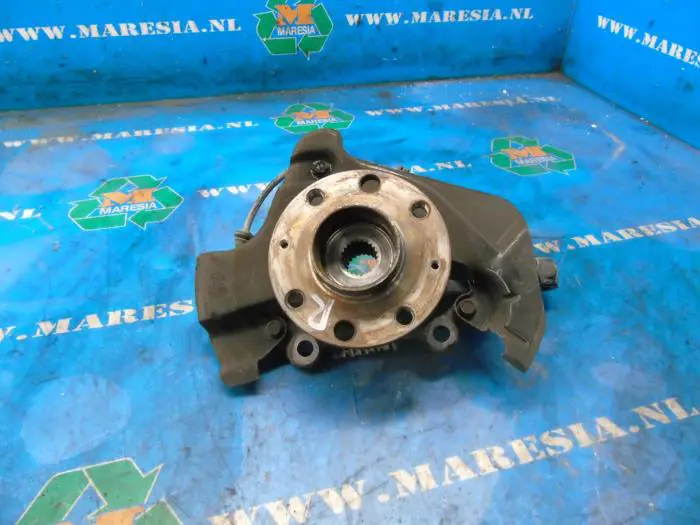 Knuckle, front right Opel Corsa