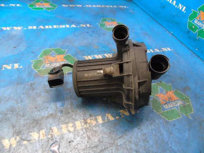 Secondary pump Volkswagen Phaeton