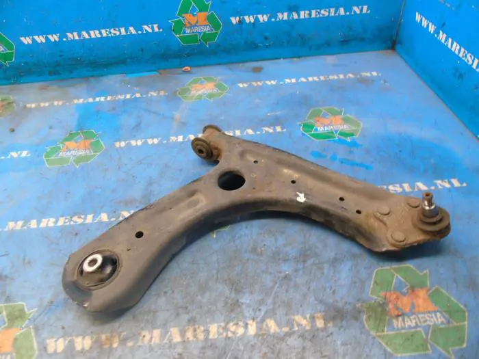 Front lower wishbone, right Skoda Fabia