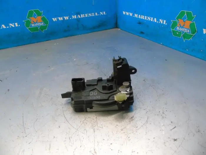 Door lock mechanism 2-door, right Opel Astra