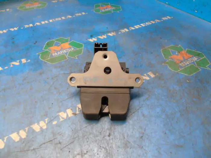 Tailgate lock mechanism Ford Focus