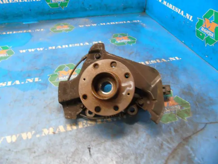 Knuckle, front right Opel Corsa