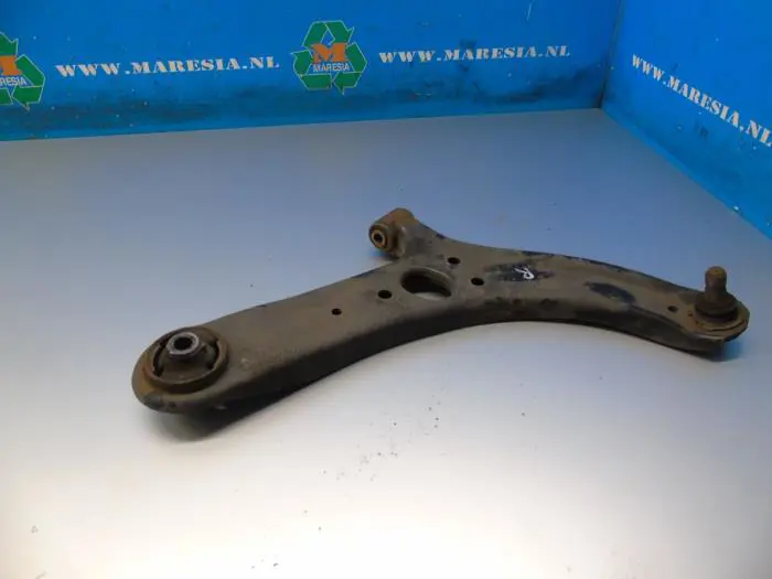 Front lower wishbone, right Kia Rio