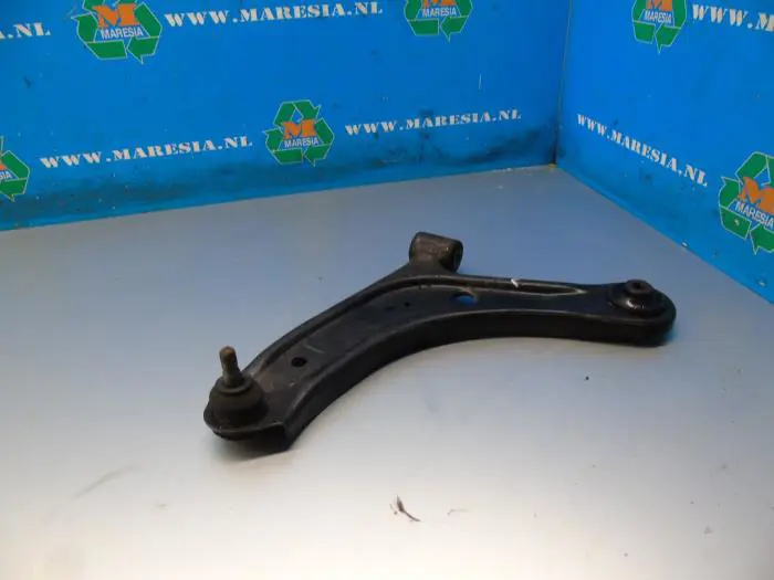 Front lower wishbone, left Suzuki SX-4