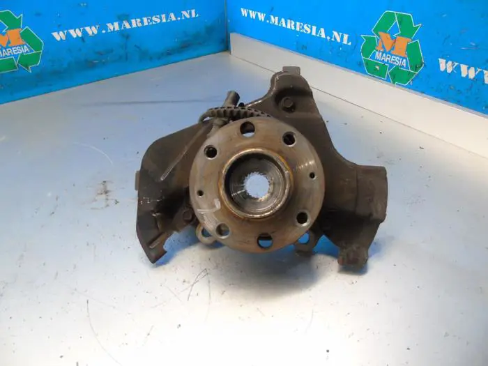 Achsschenkel links vorne Opel Corsa