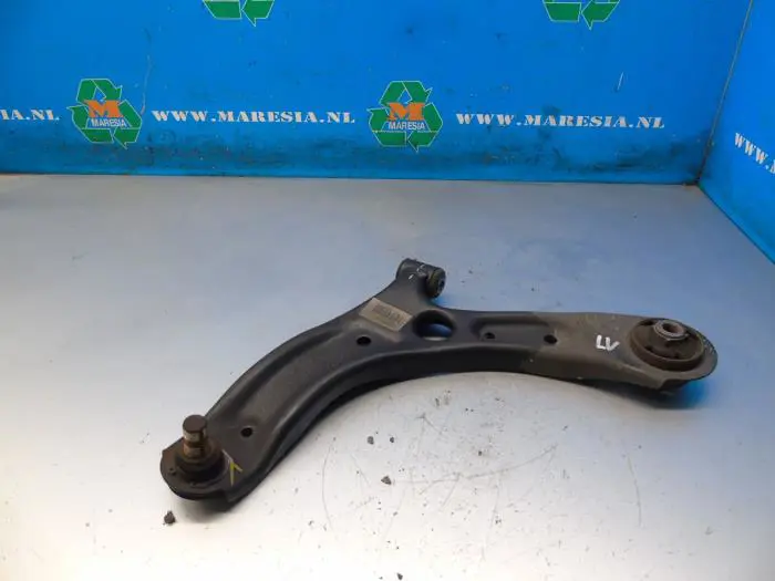 Front lower wishbone, left Kia Picanto