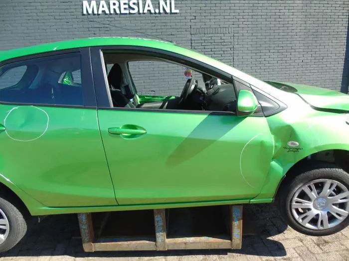 Portier 4Deurs rechts-voor Mazda 2.