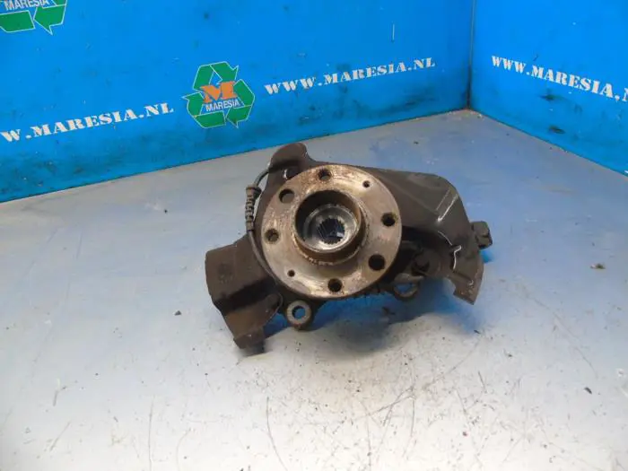 Knuckle, front right Opel Corsa