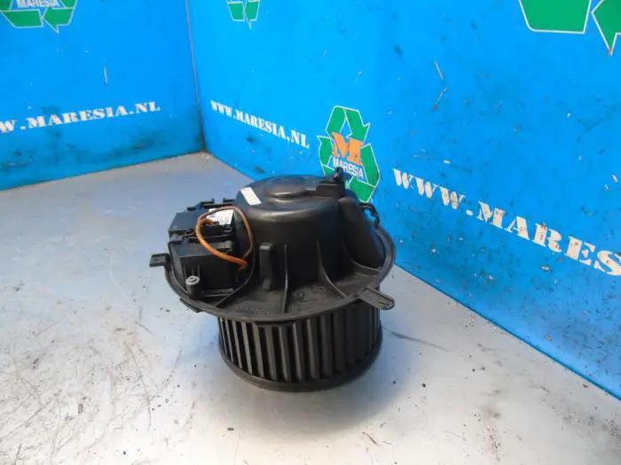 Heating and ventilation fan motor Volkswagen Passat