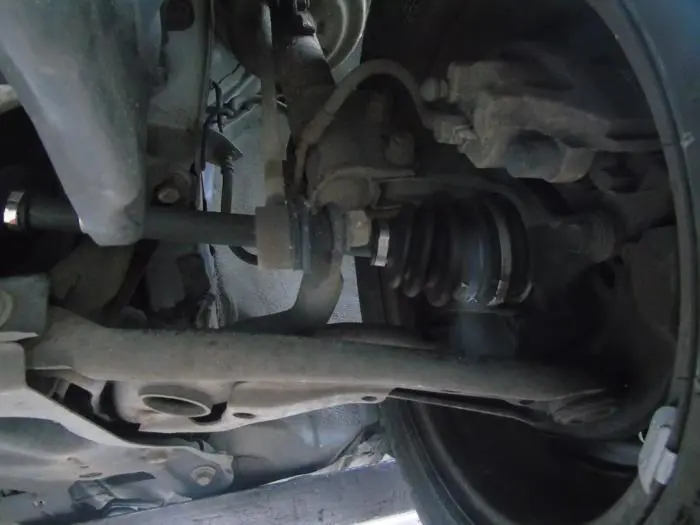 Front drive shaft, left Toyota Yaris